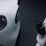 Xiaomi ra mắt cánh tay robot tự động cắm rút sạc xe điện tại nhà